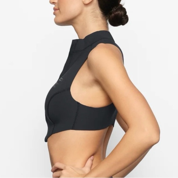 SKIMS NWT SWIM SPORT SCUBA ONYX BLACK ZIP FRONT SURF CROP TOP XXS - Picture 5 of 12